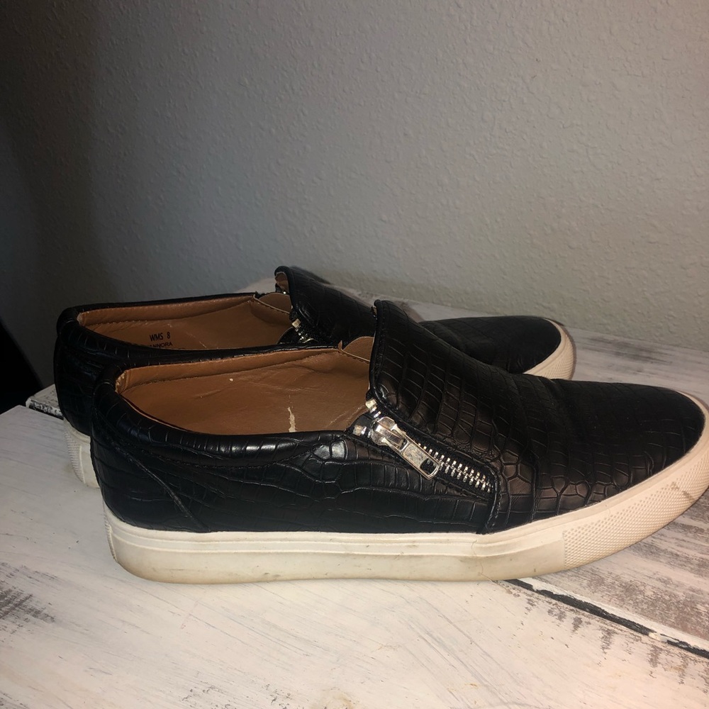 Womens 8 black shoes